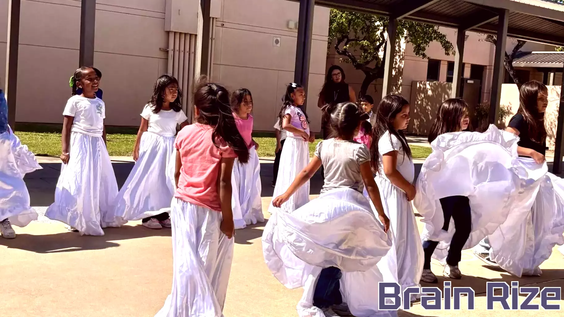 After-school ballet folklórico program brings music to 15 elementary schools
